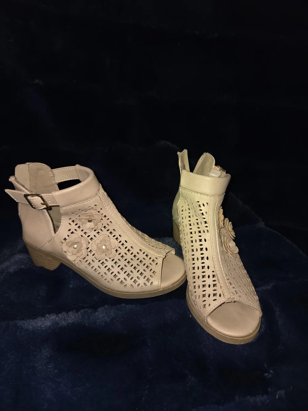 Women’s Cutout Peep-Toe Block Heel Sandals - Nude